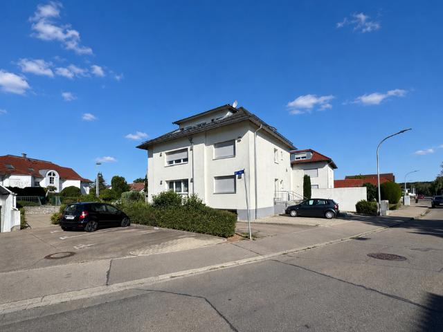 ab sofort verfügbar – sympathische 2 Zimmer Dachgeschosswohnung