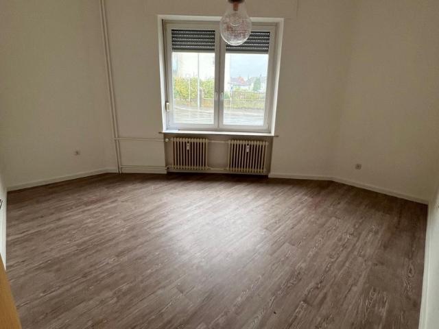 Ab sofort verfügbar, 2 Zimmer Wohnung, stadtzentral,frisch renoviert,mit neuer Küche