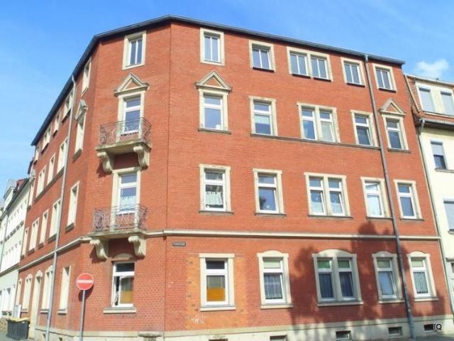 Ab sofort zu haben: Schöne 2 Zimmer Wohnung mit Laminatboden, offener Küche & Bad mit Dusche