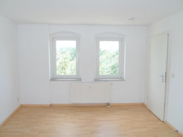 Ab sofort zu haben: Preiswerte und helle 3 Zimmer Wohnung mit Essküche, Laminatboden & Badewanne