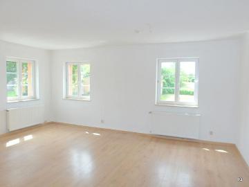 Ab sofort zu haben: Ruhige 3 Zimmer Wohnung im 1.OG mit Laminatboden * Gartenmitnutzung möglich