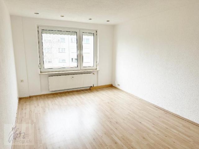 AB SOFORT ZU MIETEN 3 RAUMWOHNUNG* mit Tageslichtbad und Wanne in sehr gepflegter Wohneigentumsanlage