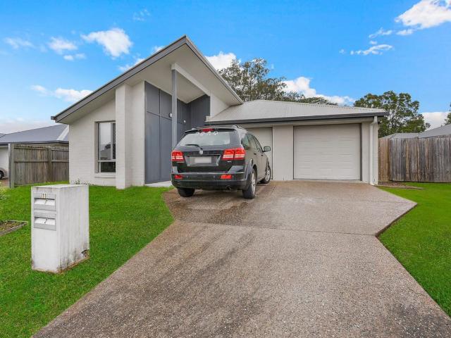 About 1 / 11 Johnstone Place, Riverview QLD 4303