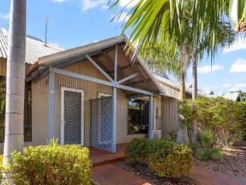 LOOKING FOR A GORGEOUS 1 BEDROOM HOLIDAY UNIT LISTED @ $260,000