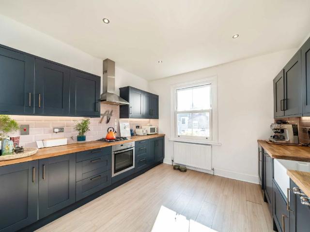 Aboyne Road, Earlsfield SW17, 3 bed flat to rent, £2,750 pcm | PrimeLocation