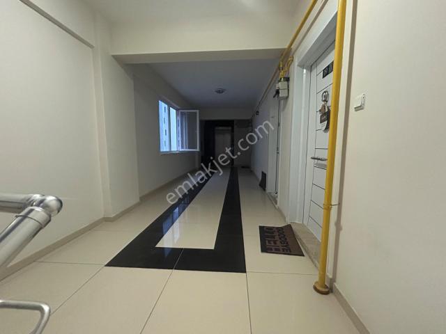 Abonelikleri Açık 1+1 Eşyalı Kiralık Daire