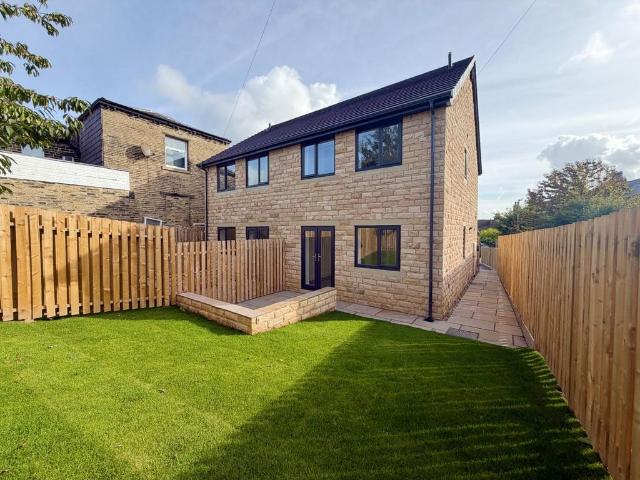 Abb Street, Huddersfield, West. 3 bed semi detached house to rent £1,300 pcm £300 pw