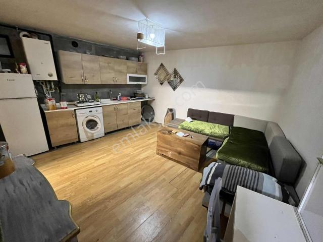 Abbasağa'da Cadde Cepheli 2+1 Giriş Kat Satılık Daire