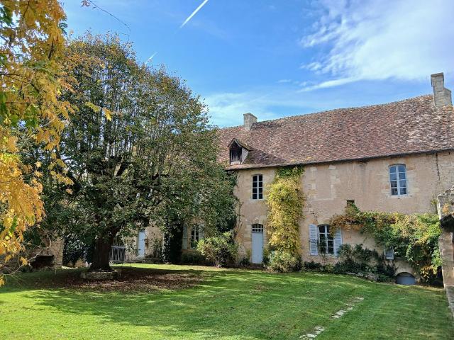 Abbaye Cistercienne ISMH avec dépendances sur 4ha 2a 18ca 250m² La Châtre