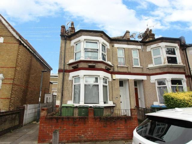Abbey Terrace, Abbey Wood 2 bed flat to rent £1,700 pcm £392 pw