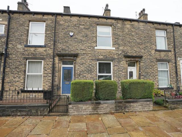Abbey Walk, Halifax 2 bed terraced house to rent £900 pcm £208 pw