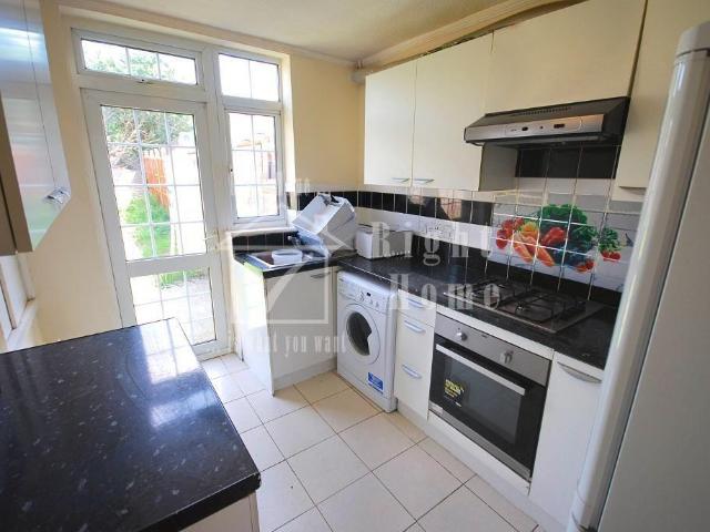 ABBEY AVENUE 3 bed terraced house to rent £2,250 pcm £519 pw