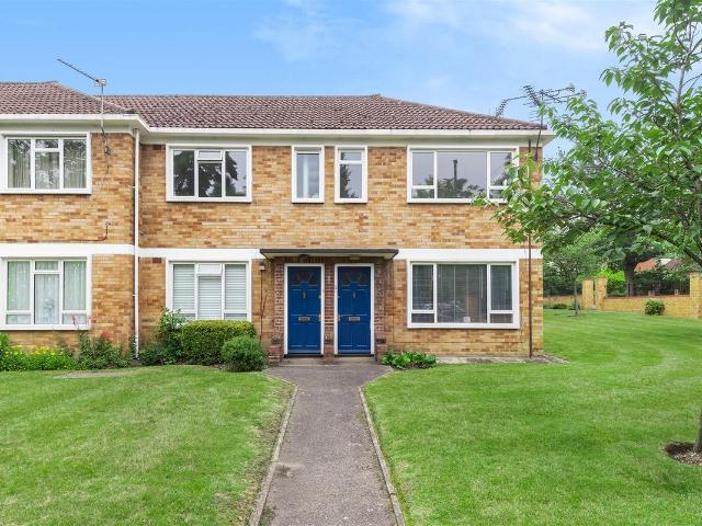 Abbey Court, Camberley GU15, 2 bed maisonette to rent, £1,595 pcm | PrimeLocation