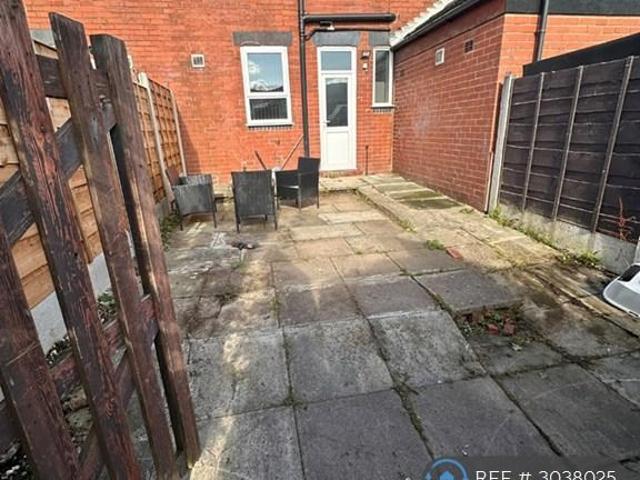 Abbey Crescent, Heywood, OL10 2 bed terraced house to rent £950 pcm £219 pw