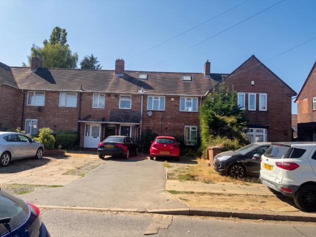Abbey Drive, Luton 5 bed terraced house to rent £2,200 pcm £508 pw