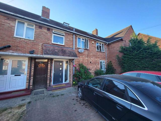 Abbey Drive, Luton LU2, 5 bed terraced house to rent, £2,000 pcm | PrimeLocation