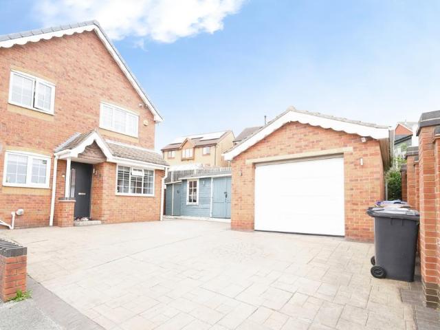 Abbey Farm View, Cudworth, BARNSLEY 3 bed house to rent £1,350 pcm £312 pw