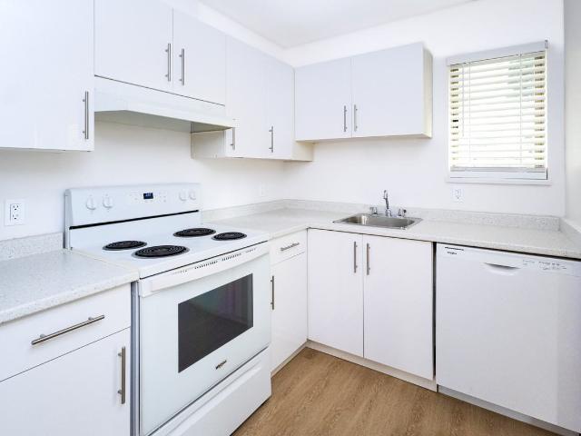 Abbey Glenn Townhomes Cedar 3 Bedroom Apartment for Rent at 7910 Cedar St, Mission, BC V2V 6M4