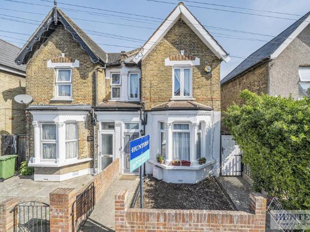 Abbey Grove, Abbey Wood 3 bed semi detached house to rent £2,400 pcm £554 pw