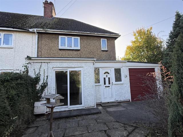 Abbey Lane, Southam 3 bed semi detached house to rent £1,200 pcm £277 pw