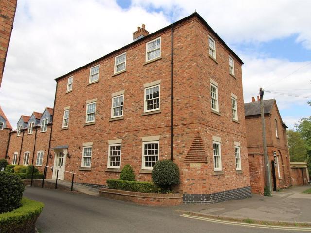 Abbey Mews, Southwell, Nottinghamshire NG25, 2 bed flat to rent, £850 pcm | PrimeLocation