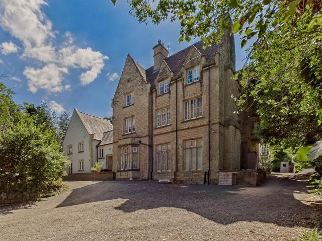 Abbey Road, Malvern WR14, 3 bed flat to rent, £1,100 pcm | PrimeLocation
