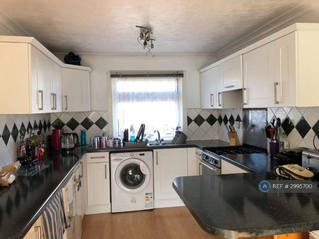 Abbey Road, Basingstoke, RG24 1 bed in a house share to rent £700 pcm £162 pw