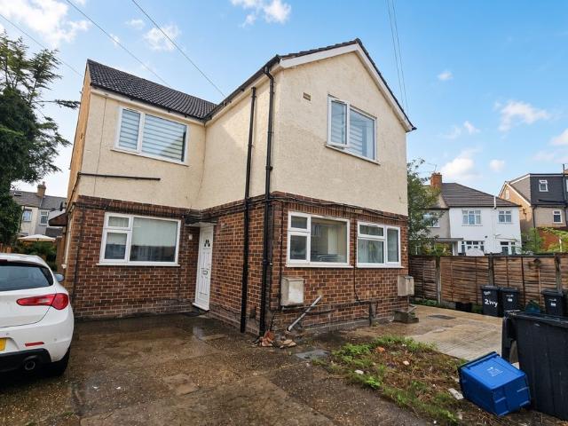 Abbey Road, Ilford IG2, 1 bed flat to rent, £1,250 pcm | PrimeLocation