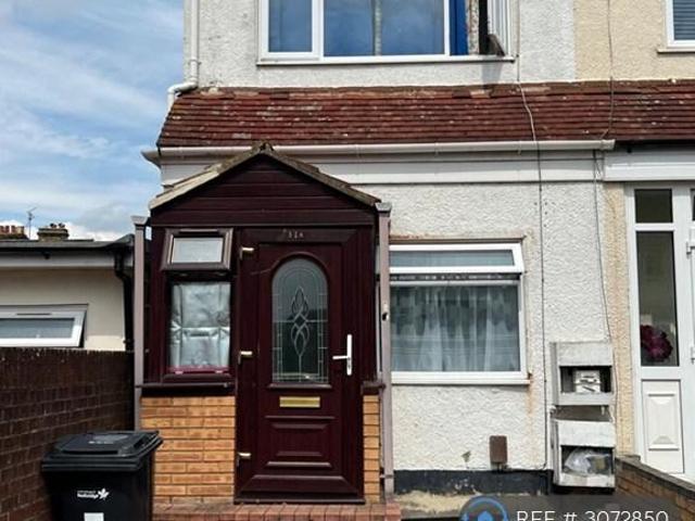 Abbey Road, Ilford, IG2 2 bed detached house to rent £1,850 pcm £427 pw