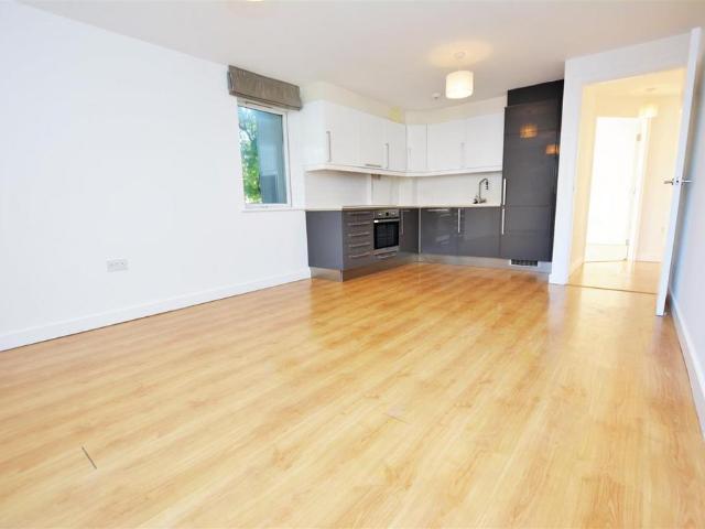 Abbey Road, London, SW19 1 bed flat to rent £1,750 pcm £404 pw