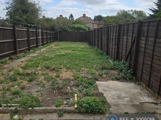 Abbey St, Northampton, NN5 3 bed terraced house to rent £1,250 pcm £288 pw