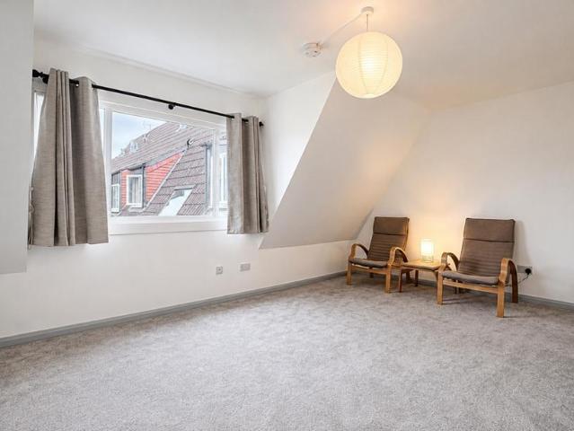 Abbeyfields Close, London, NW10 Studio to rent £1,300 pcm £300 pw