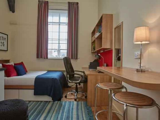 Abbeygate, Chester Has an Apartment