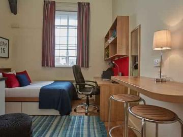 Abbeygate, Chester Has an Apartment