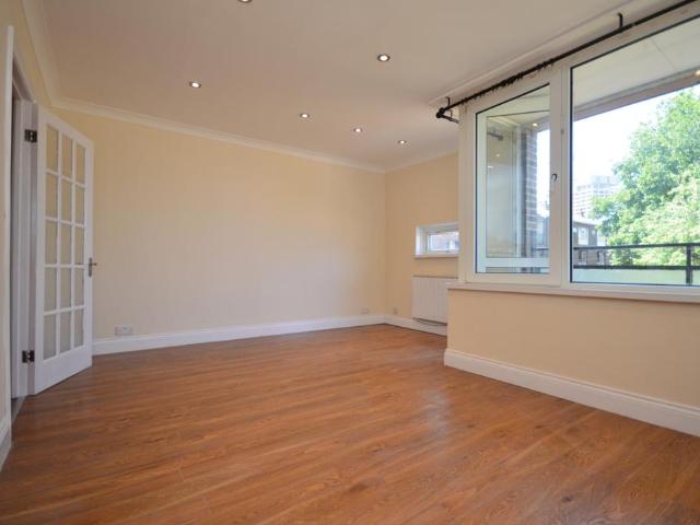 Abbot House, Poplar, E14 0HD 3 bed flat to rent £2,425 pcm £560 pw