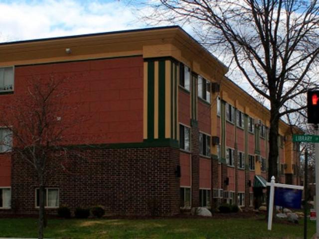 Abbot Manor 910 Apartments, LLC 1 Bedroom Apartment for Rent at 910 Abbot Rd, East Lansing, MI 48823