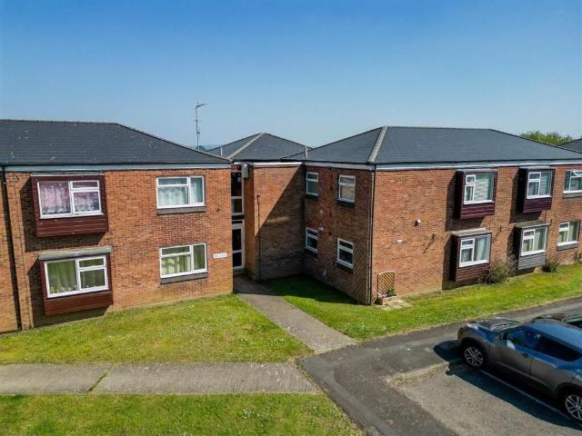 Abbot Ridge, Long Crendon HP18, 1 bed flat to rent, £1,200 pcm | PrimeLocation
