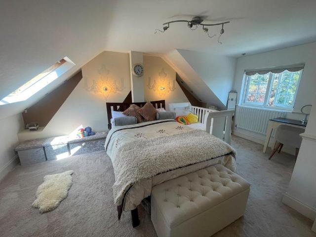 Abbotswood Gardens, Ilford IG5 1 bed in a house share to rent £1,000 pcm £231 pw
