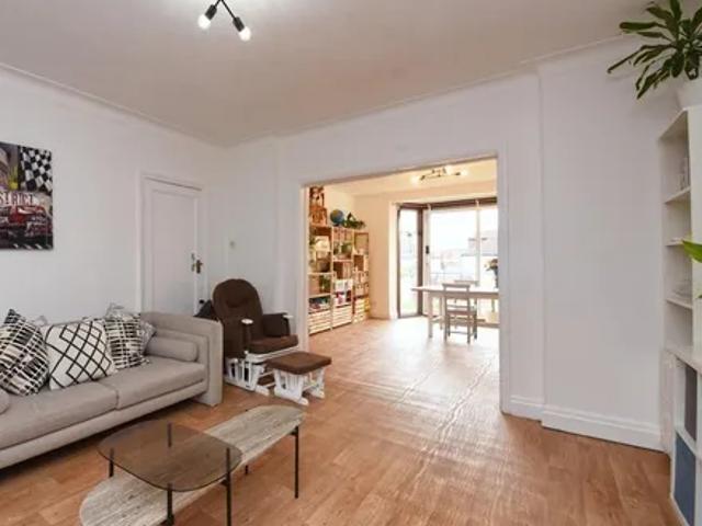 Abbots Gardens, London, N2 0JH, United Kingdom | 5 bed duplex for rent #135548720 | Rentberry