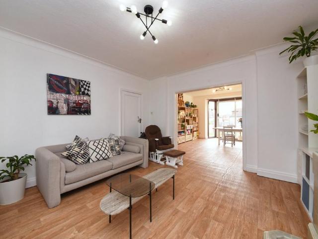 Abbots Gardens, London, N2 0JH, United Kingdom | 5 bed duplex for rent #135548720 | Rentberry
