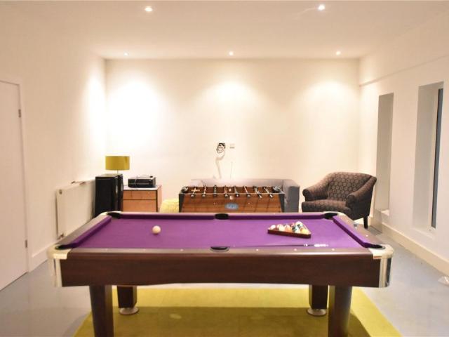 Abbots Lane, Kenley, CR8 2 bed apartment to rent £2,000 pcm £462 pw