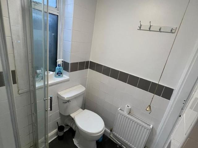 Abbots Rd, London, HA8 1 bed in a house share to rent £950 pcm £219 pw