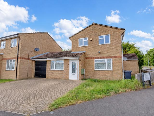 Abbots Way, Buckinghamshire HP12 3 bed link detached house to rent £2,100 pcm £485 pw