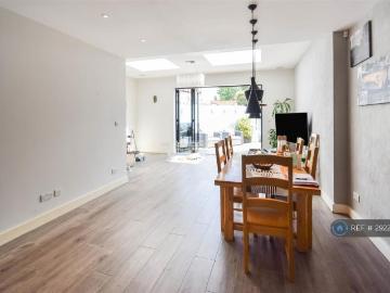 Abbotsbury Road, Morden, SM4 4 bed semi detached house to rent £3,350 pcm £773 pw