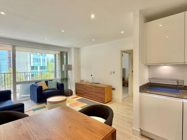Abbotsford Court Park Royal. 1 bed flat to rent £1,950 pcm £450 pw