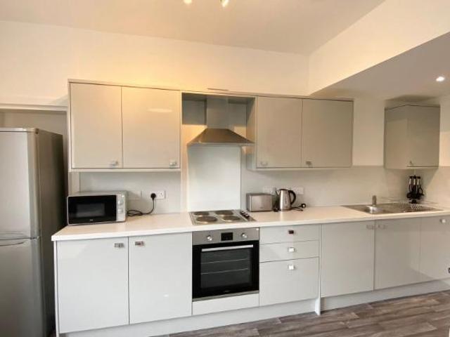 Abbotsford Place, Dundee DD2 3 bed flat to rent £1,365 pcm £315 pw