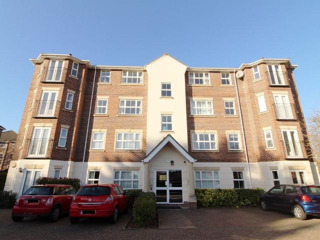 Abbotsmead Place, Caversham RG4, 2 bed flat to rent, £1,600 pcm | PrimeLocation