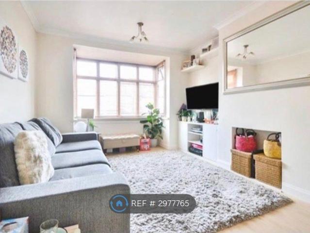Abbott Avenue, London SW20, 3 bed maisonette to rent, £2,350 pcm | PrimeLocation
