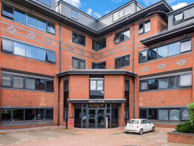 Abbott House, Everard Close, St Albans AL1, 2 bed property to rent, £2,100 pcm | PrimeLocation