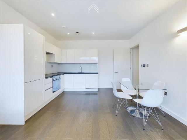 Abbott House, St. Albans AL1, 2 bed flat to rent, £1,900 pcm | PrimeLocation